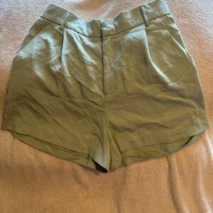 Zara Shorts Women’s Large Green Lightweight Linen Blend Pleated High Waist